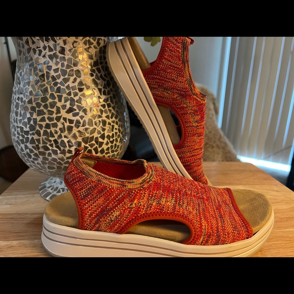 BRAND NEW PAIR of REMONTE “Soft” Sandals.